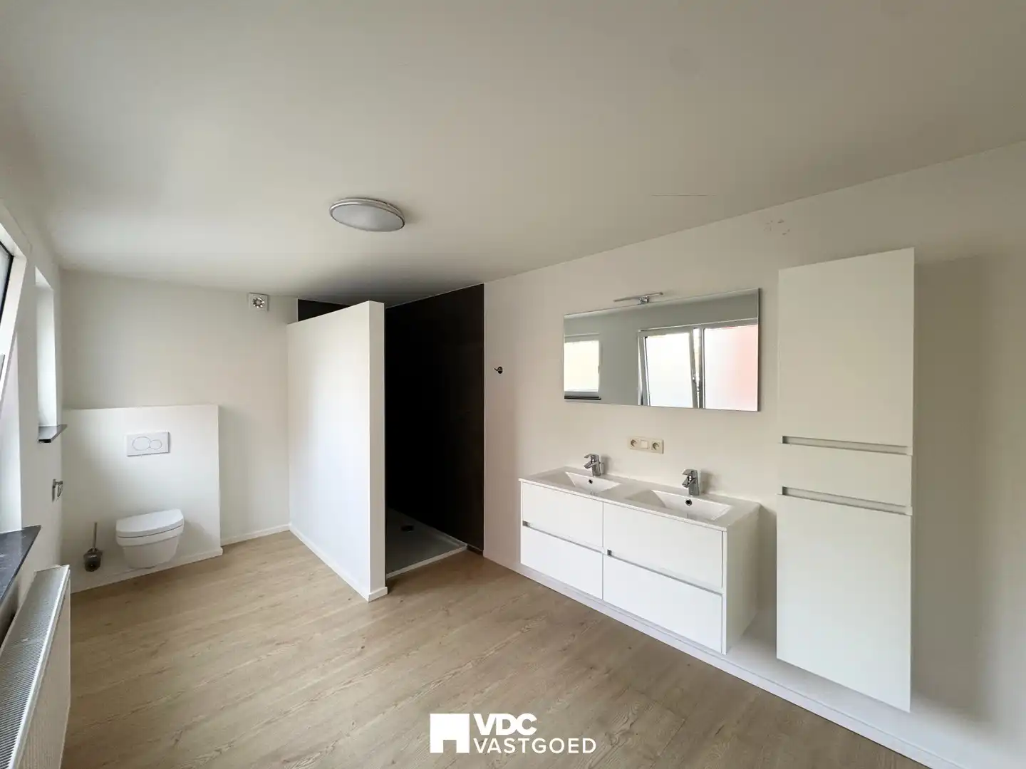 Instapklare gerenoveerde woning met 6 slaapkamers, tuin, terras en 2 parkeerplaatsen foto 7