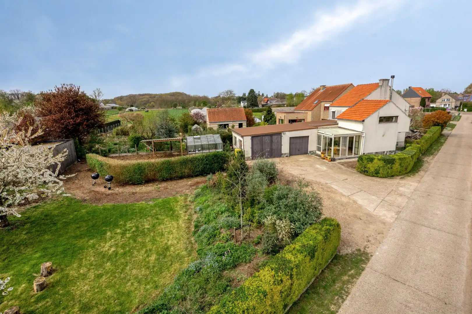 Hoofdfoto van de publicatie: Open bebouwing op unieke locatie in Lubbeek met veel mogelijkheden  – EPC 567 kWh/m² - bewoonbare opp. 144 m²