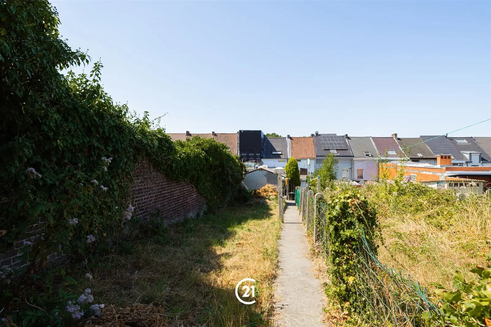 Ruime gezinswoning met diepe tuin nabij centrum foto 17