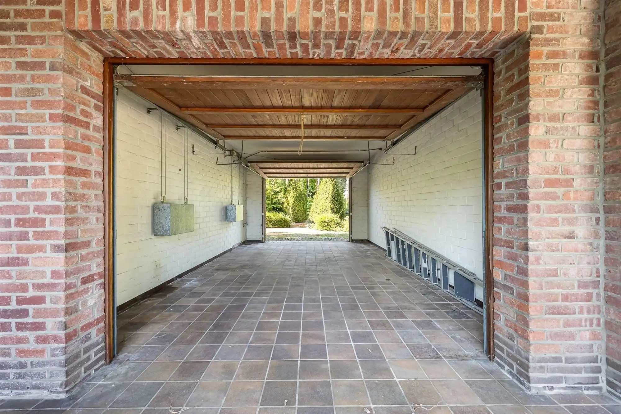 Villa met bijgebouwen op prachtig perceel foto 8