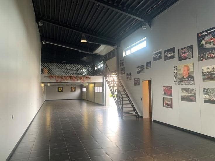 Hal met kantoor en woonruimte foto 13