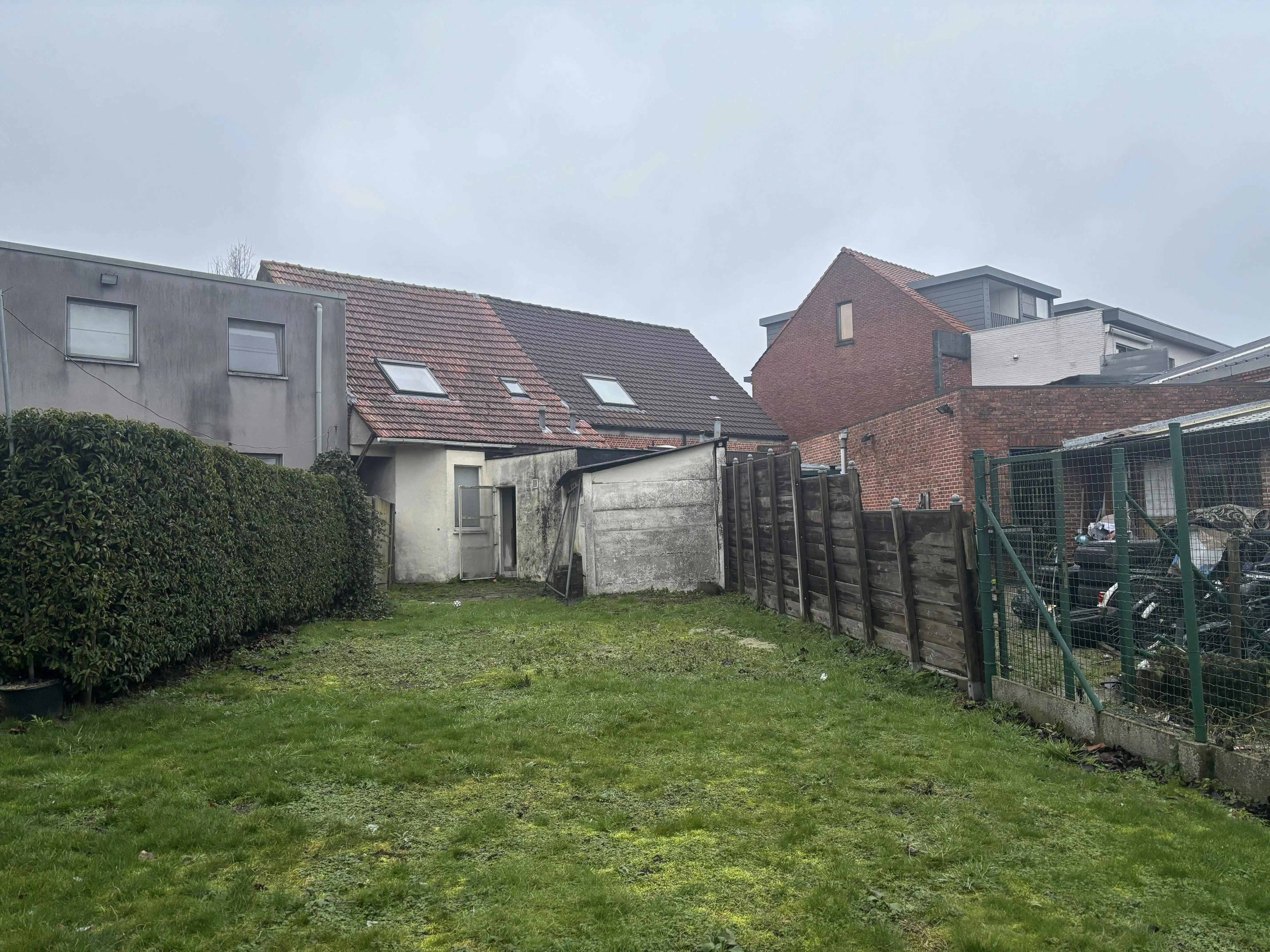 Te renoveren huis te koop in centrum Wuustwezel foto 3