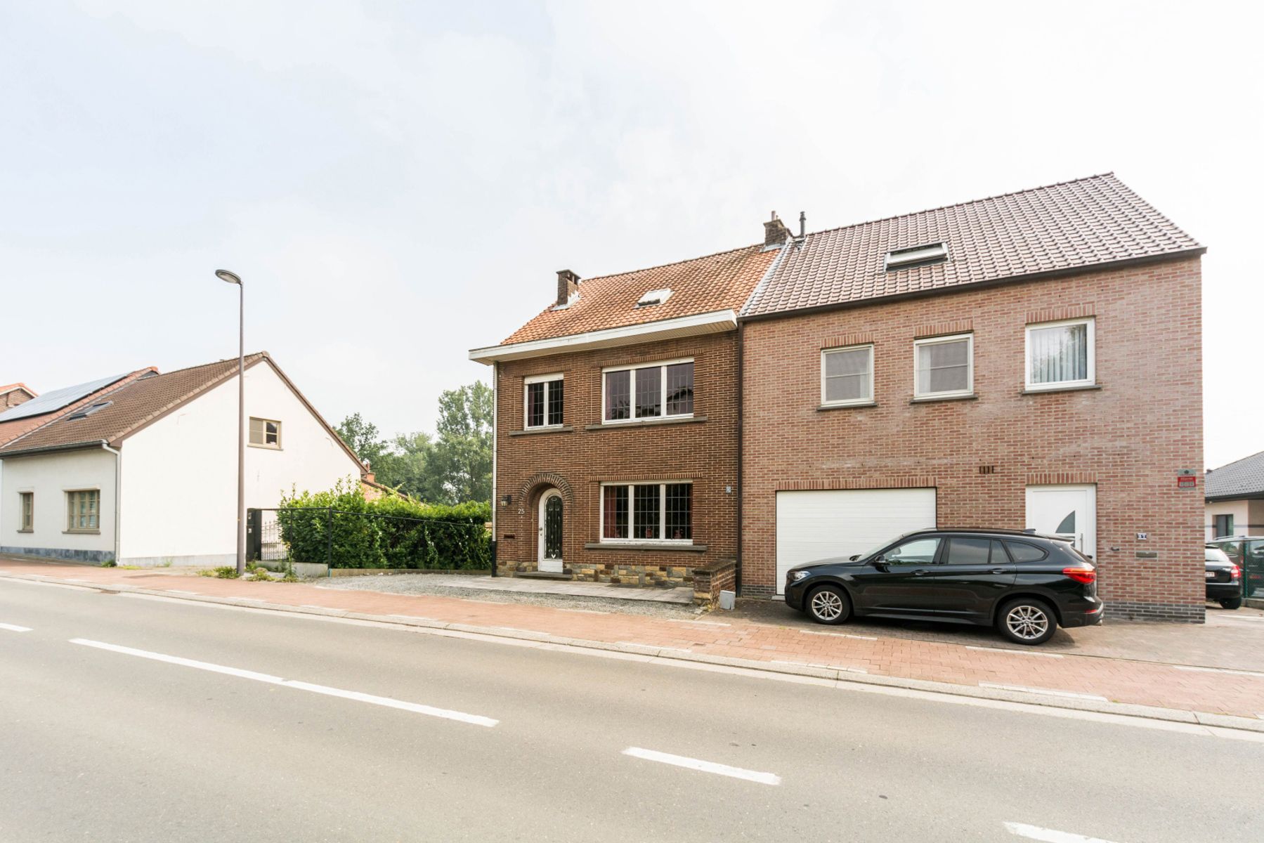 Degelijke, maar nog te moderniseren woning met garage & tuin foto 4