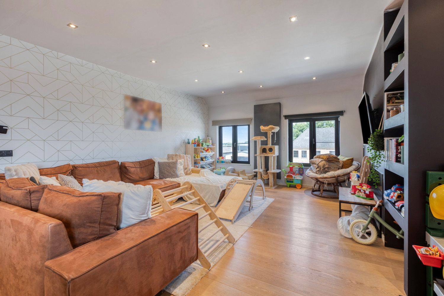ZEER RUIM EN INSTAPKLAAR DUPLEX APPARTEMENT MET 3 SLPKS! foto 10