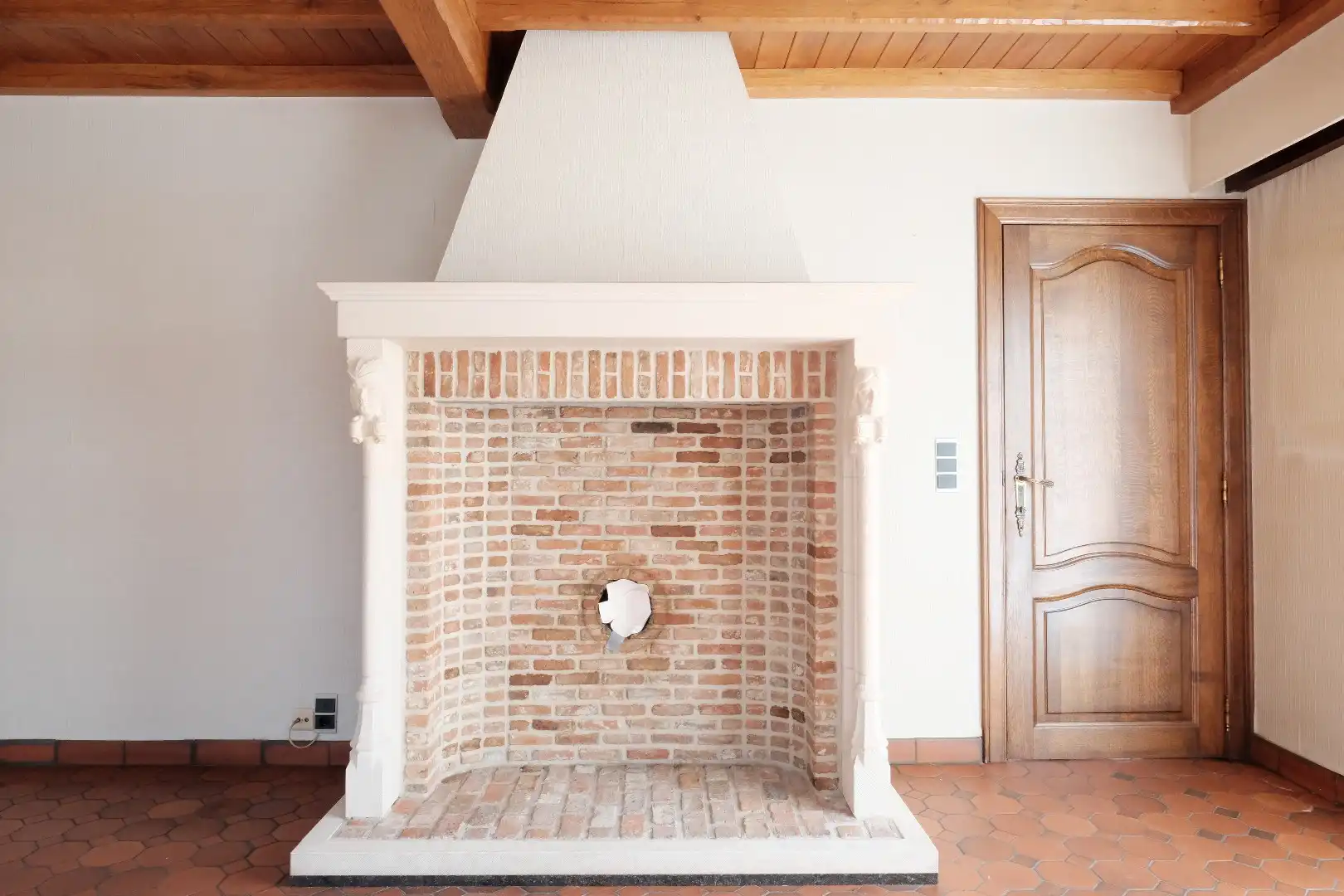 Ruime halfopen woning met 5 slaapkamers, 2 garages en zuidgerichte tuin foto 6