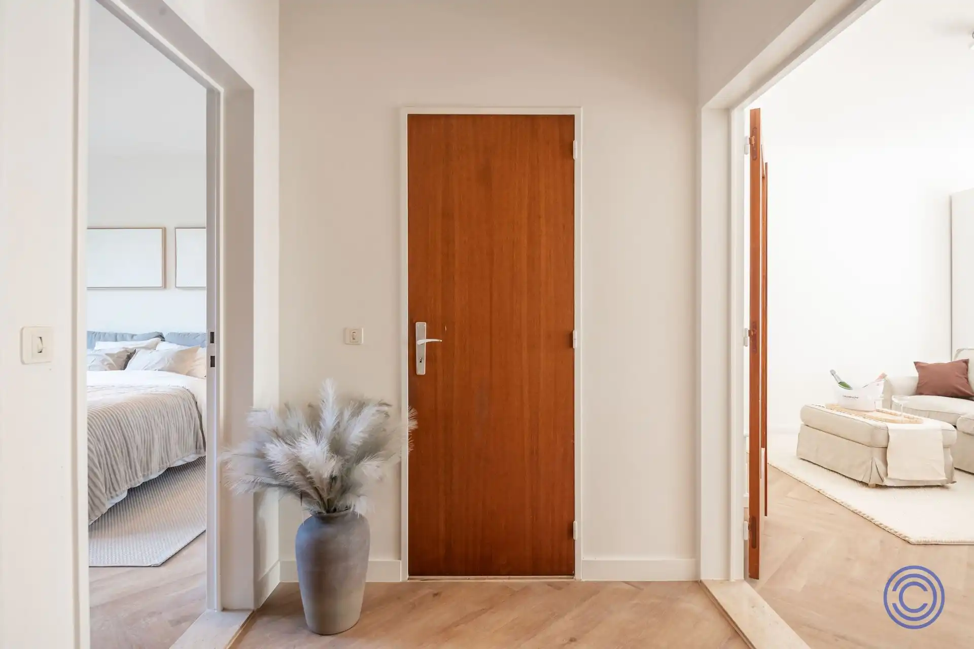 Volledig gerenoveerd 2-slpk appartement met gezellige tuin! foto 5