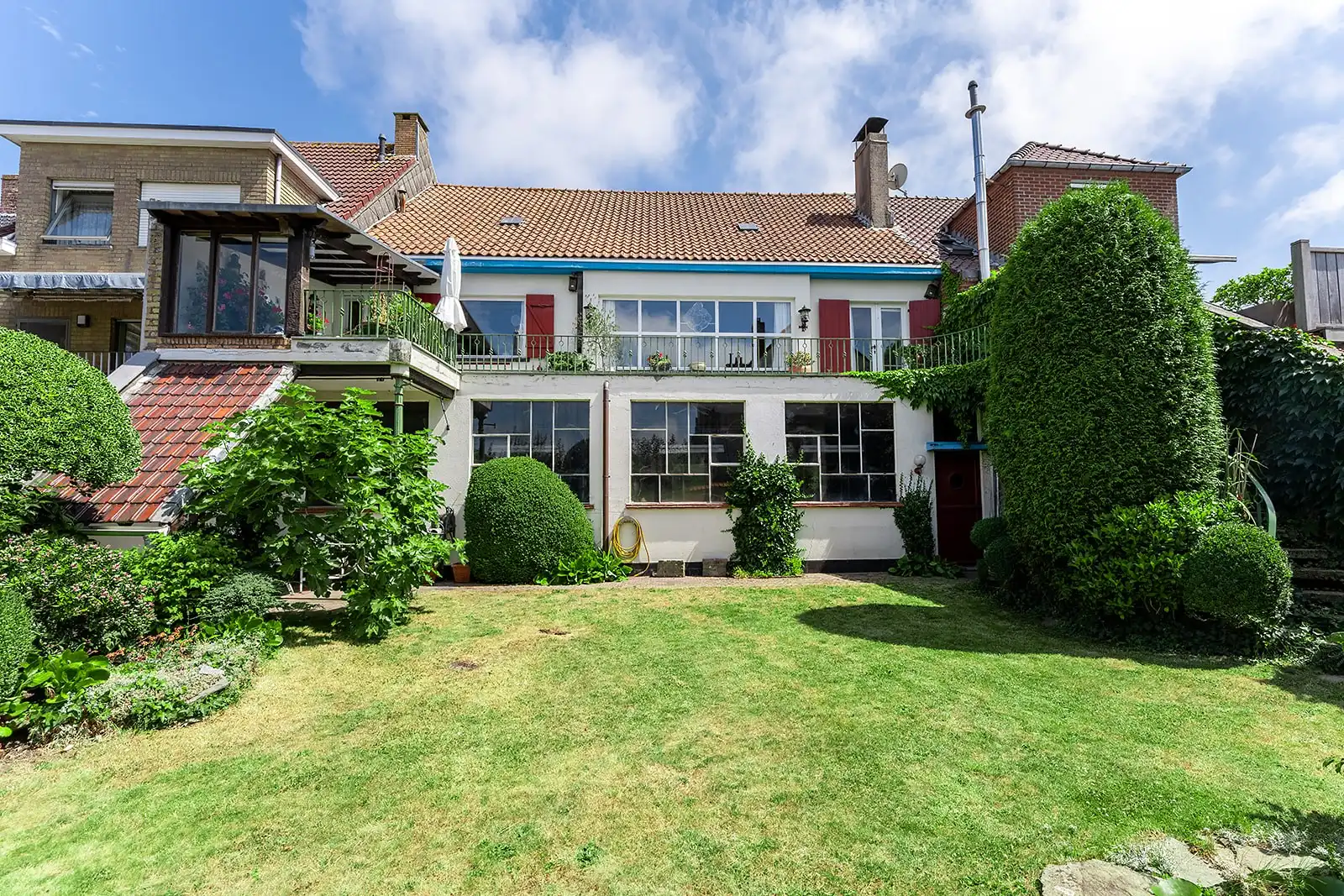Uitzonderlijke gezinswoning (275m²) met ruim atelier, zonnig terras, garage en prachtige tuin foto 16