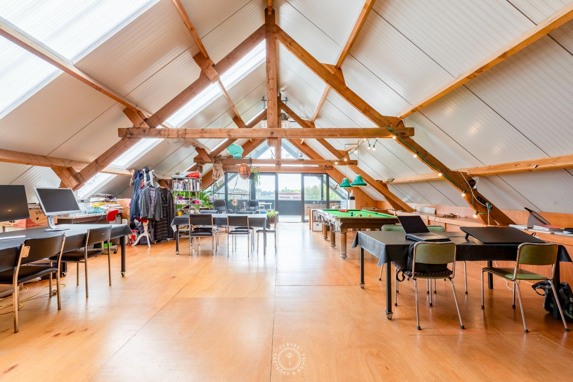 Multifunctioneel woonhuis met magazijn/kantoor en tuin foto 20