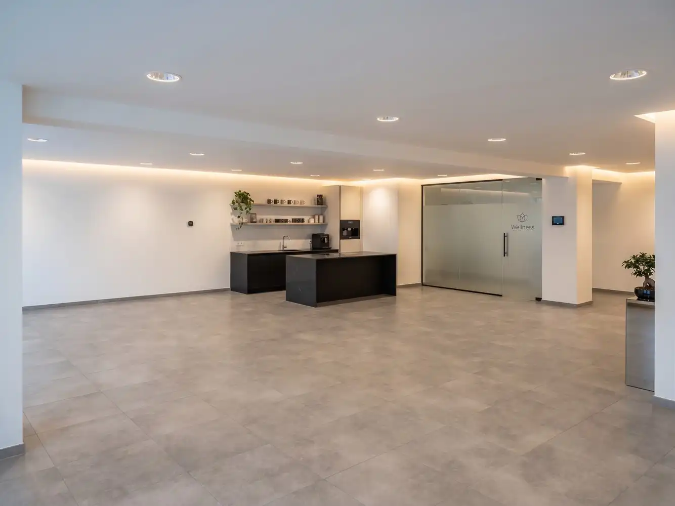 Instapklare, hoogwaardig afgewerkte kantoorruimte (165 m²) met private staanplaats foto 5