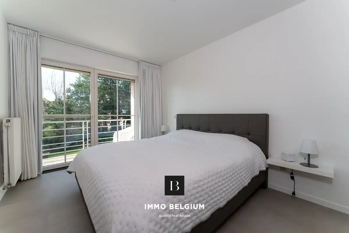 Zeer ruim appartement (133m²) met garagebox foto 12