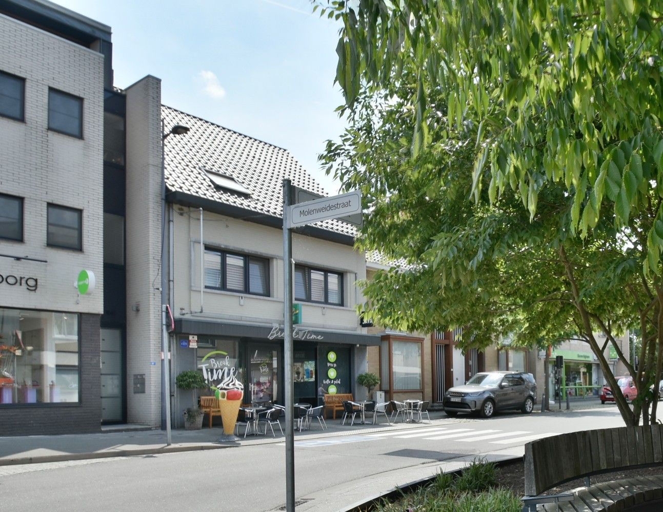 Commercieel gunstig gelegen handelspand met riante privé-woning in het centrum van Lanaken foto 2