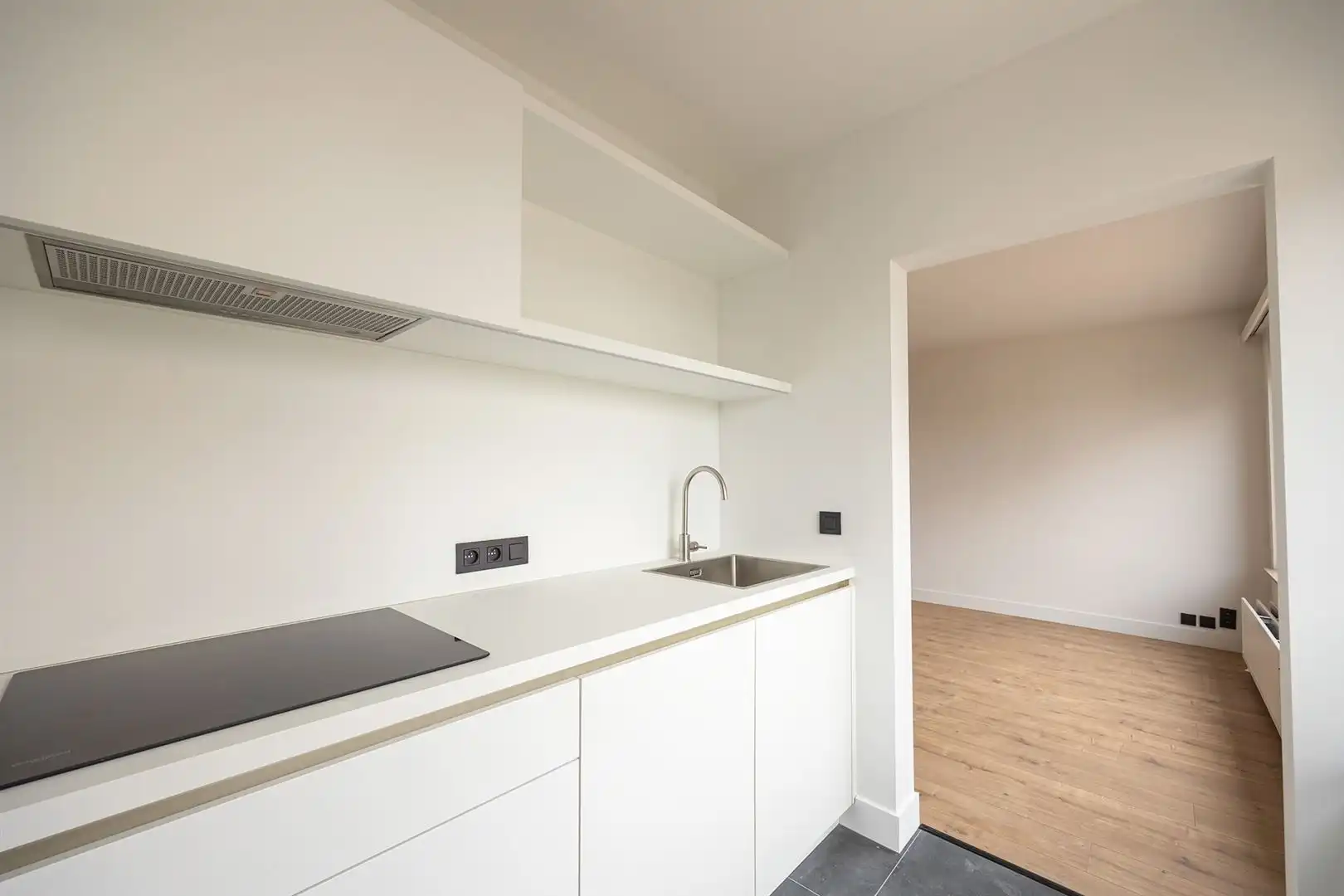 Gerenoveerd 2-slaapkamerappartement met garage in Kontich foto 5