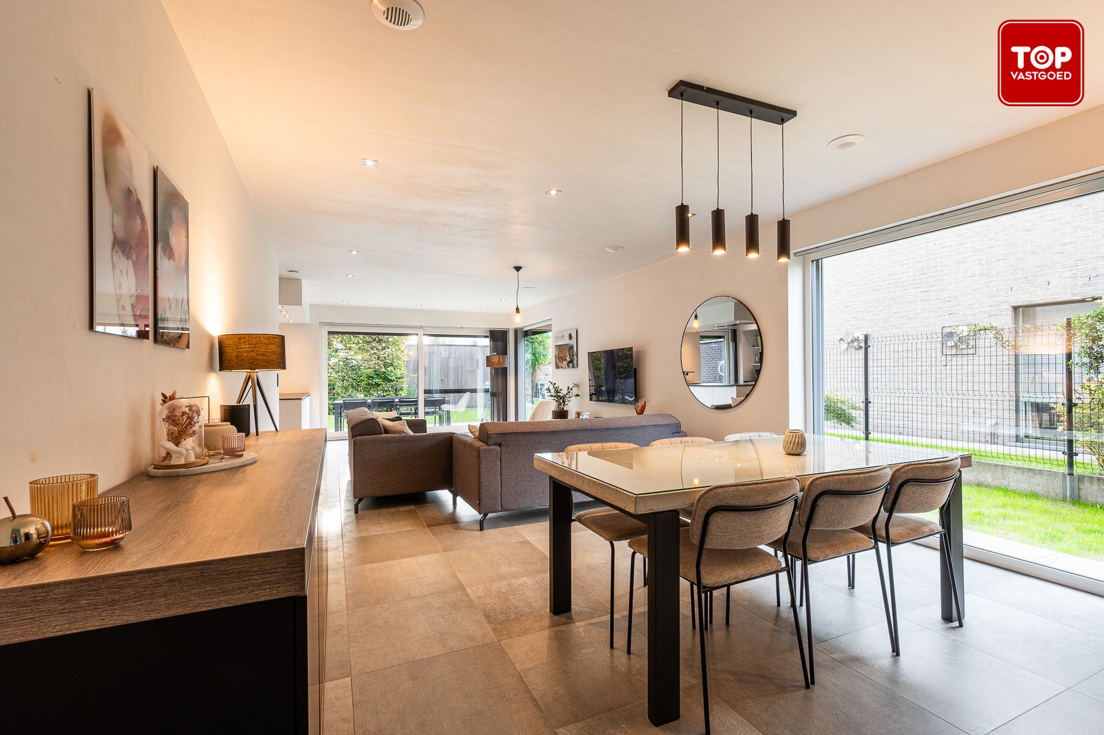 Instapklare woning (2016)  met 4 slaapkamers en tuin in residentiële wijk foto 8