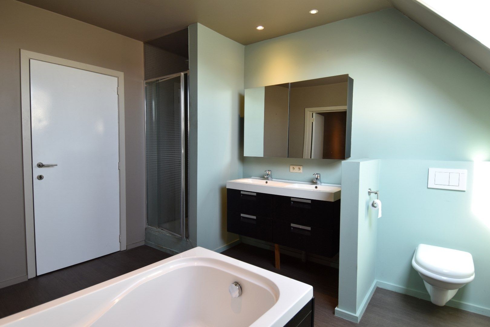 Unieke loft met 2 slaapkamers, ruim terras en ruime garage/magazijn te koop in Heule foto 9