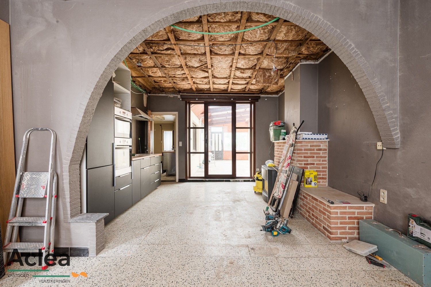 Renovatieproject op een perceel van 645m² met open zichten foto 3