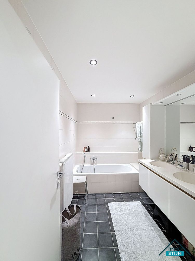 Gezinswoning met 4 slaapkamers in rustige doodlopende straat foto 14