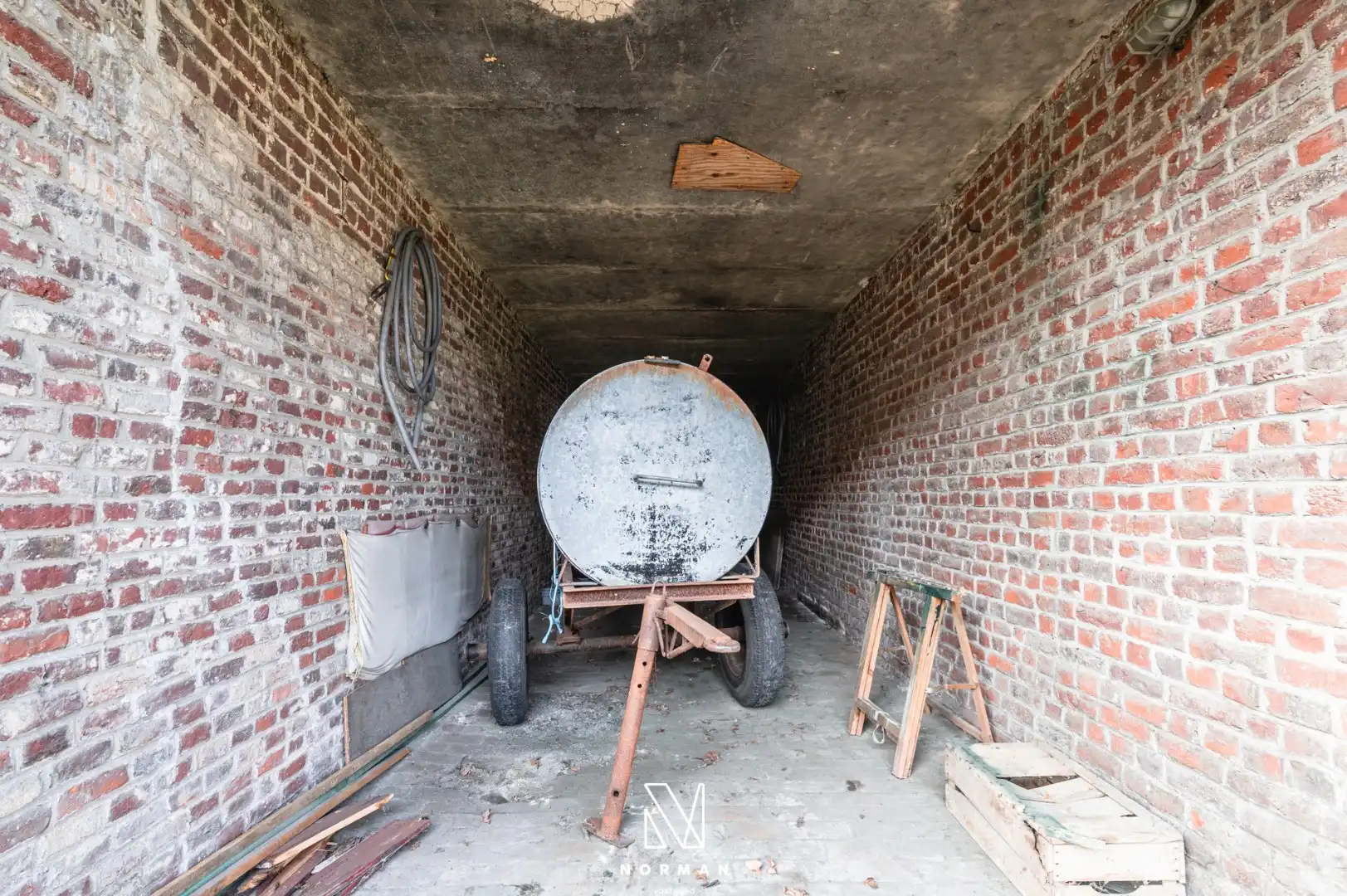 Unieke erfgoedhoeve op 33400 m² met dreef, bijgebouwen en landelijke vergezichten foto 22