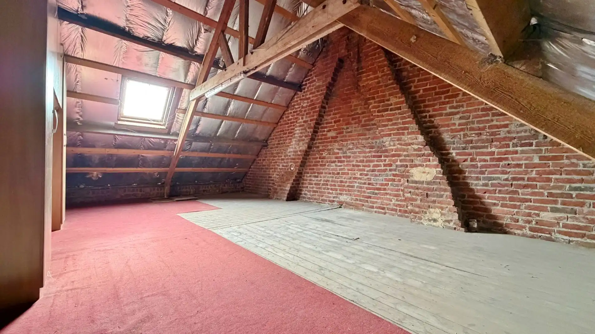 Charmante rijwoning met zonnige tuin in het rustige Woesten foto 12