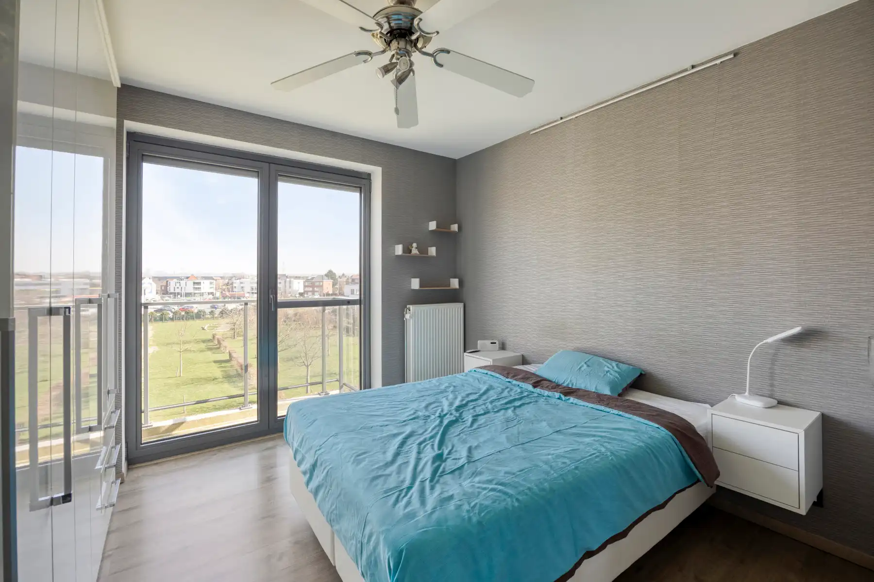 Appartement met 2 slaapkamers, groot terras, garage & kelder foto 10