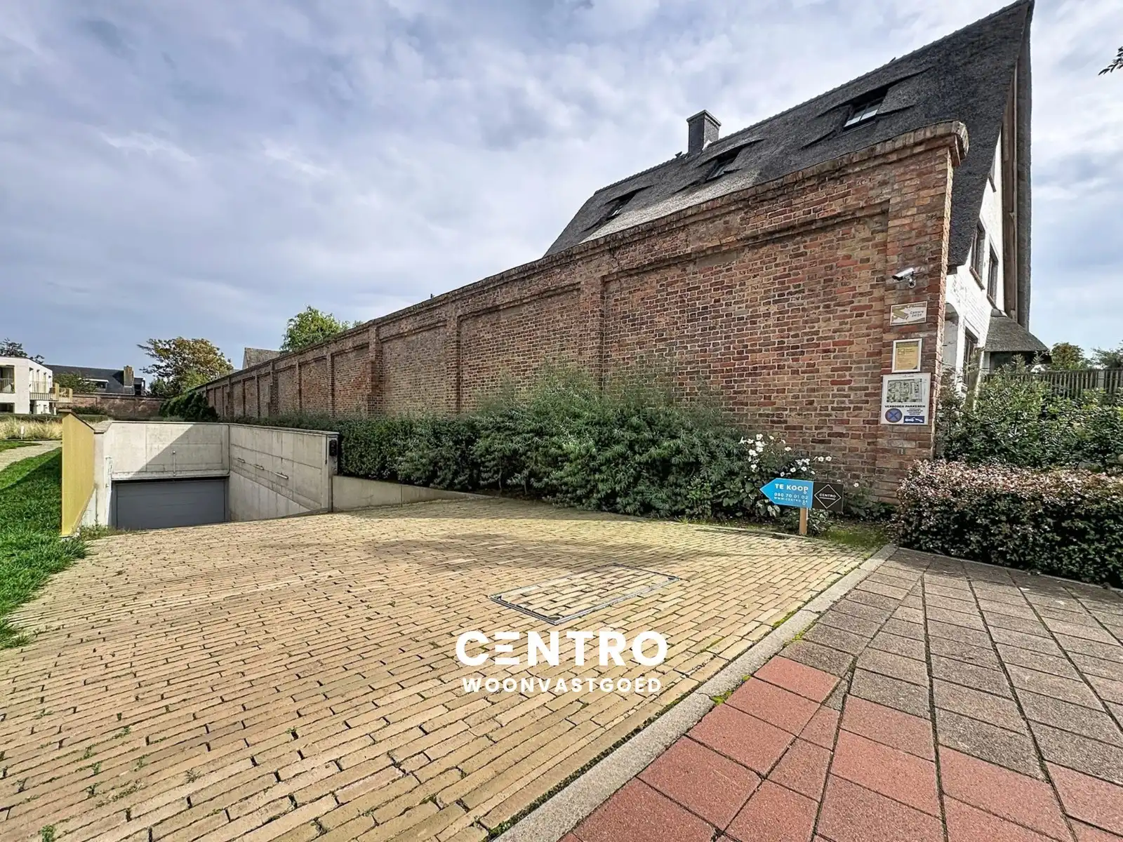 Dubbele garagebox in residentie 'Karmel' te Blankenberge! foto {{pictureIndex}}