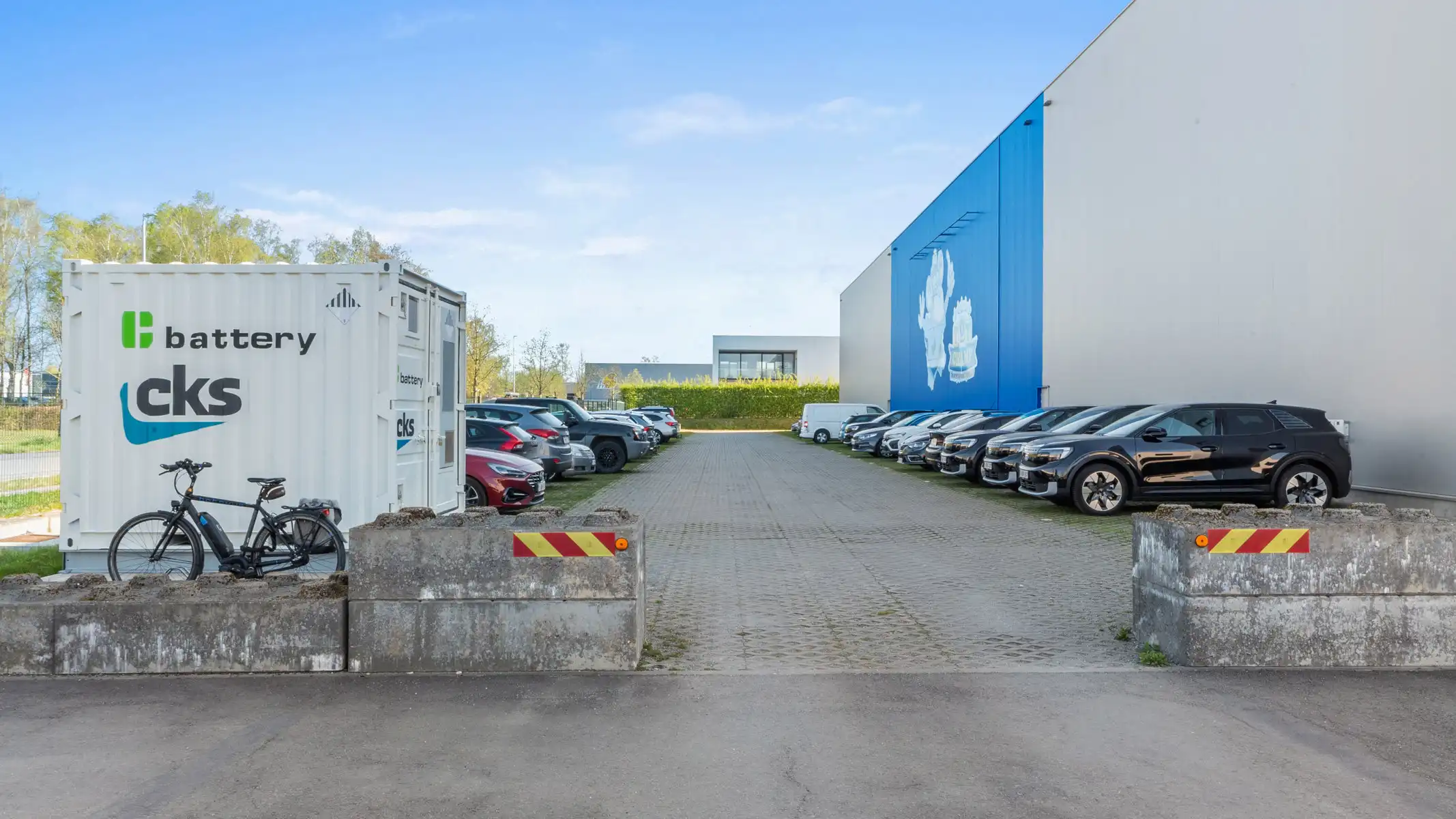 Volledig uitgerust distributiecentrum in nieuwbouwstaat foto 8