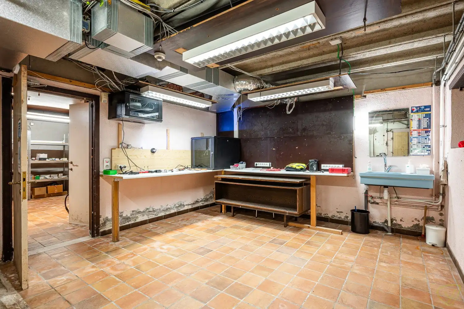 Kwalitatief afgewerkte woning met praktijkruimte en uitzonderlijk ruime kelderverdieping foto 30