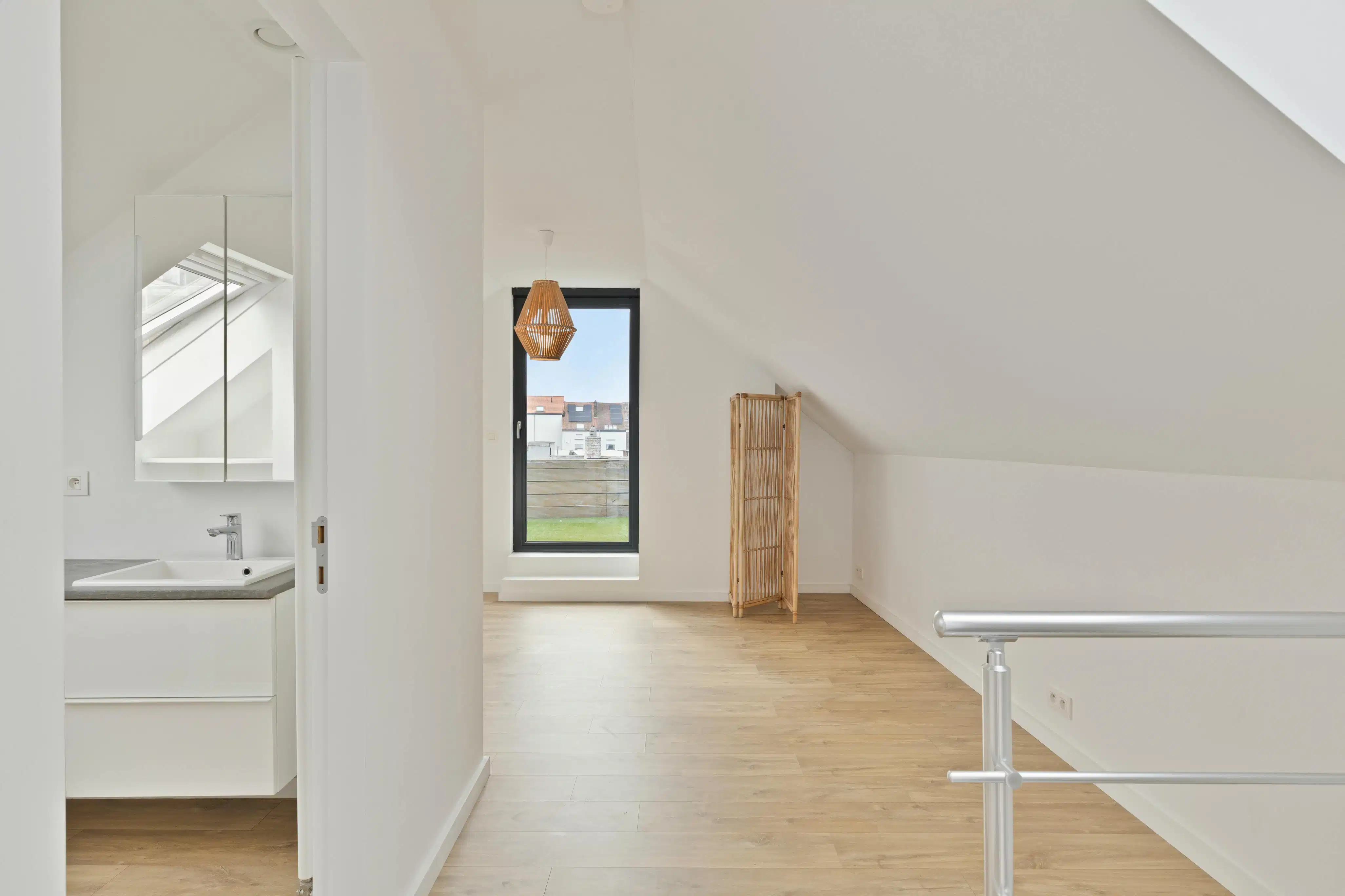 Karaktervolle en instapklare duplex badend in het licht foto 13