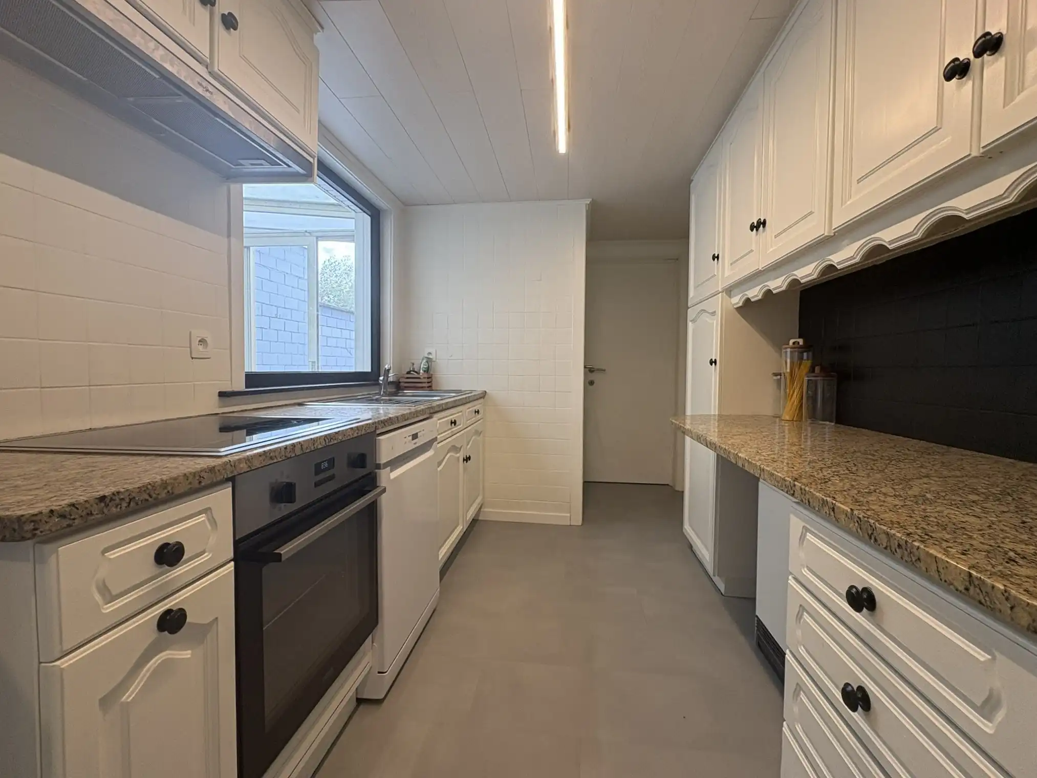 Ruime rijwoning met 3 slaapkamers, garage en tuin foto 4