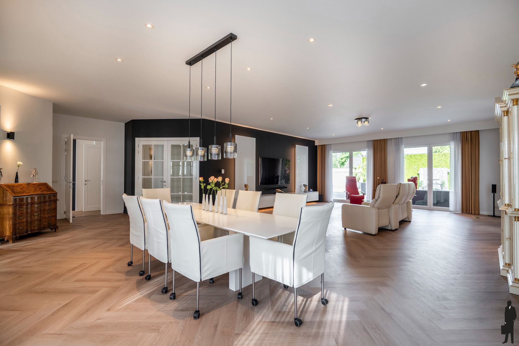 Riante villa (maar liefst 454m² woonopp.) vlakbij Nederland foto 6