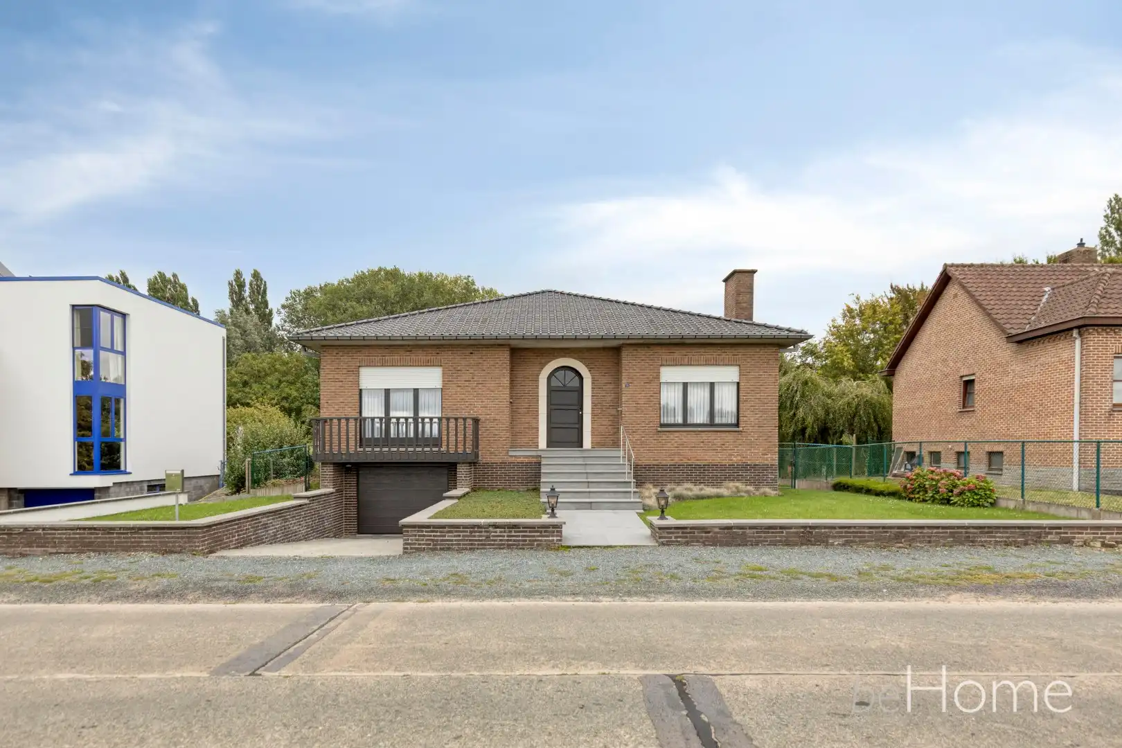 Vrijstaande bungalow met 4 slaapkamers, volledige kelder en ZO-tuin foto {{pictureIndex}}