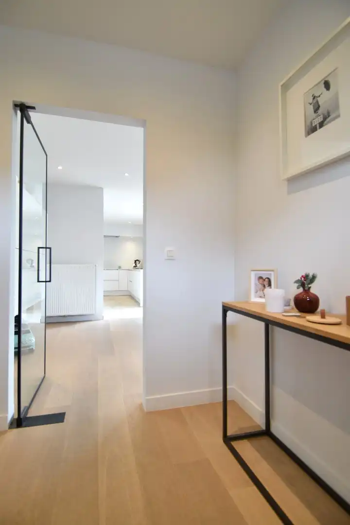 Instapklare woning met 3 slaapkamers, garage en een mooi stukje tuin te koop in residentiële wijk te Aalbeke foto 3