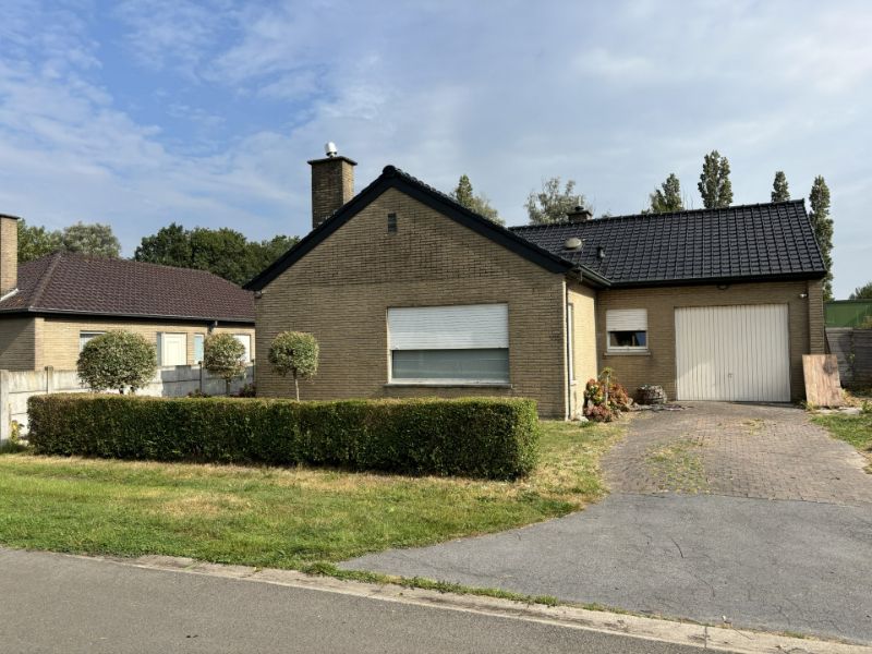 Te renoveren vrijstaande woning met grote tuin foto 1