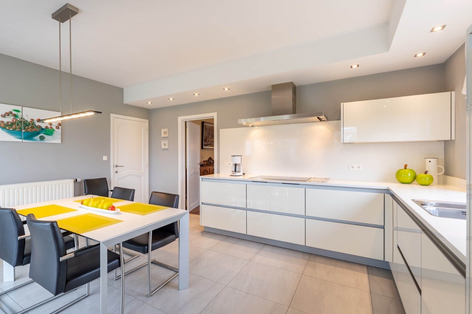 Bijzonder nette half-vrijstaande woning met 4 slaapkamers en mooie tuin op 12a 18ca vlak bij de dorpskern foto 10