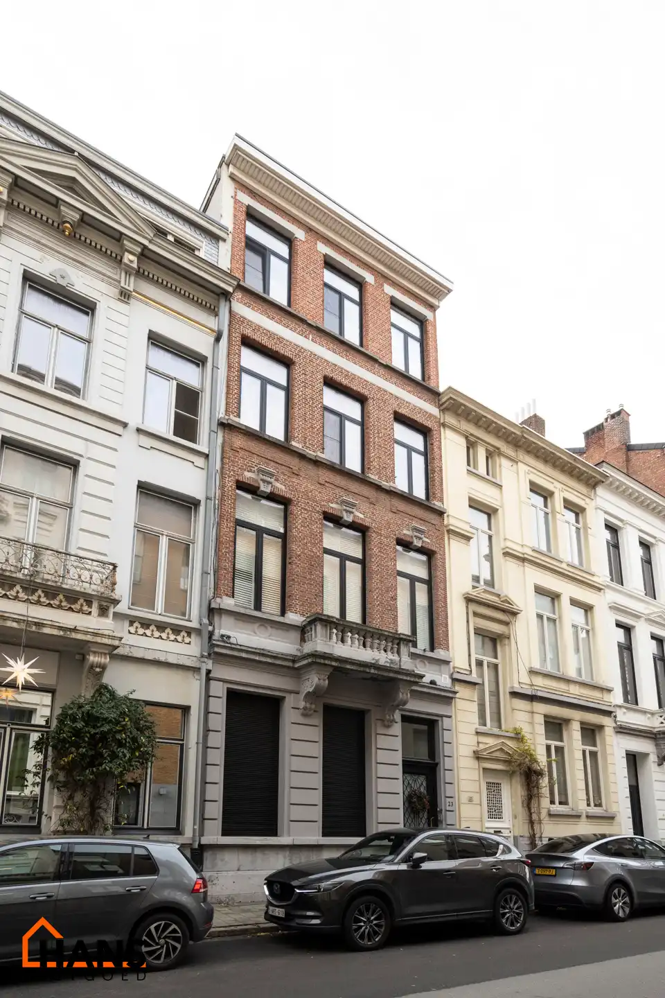 Ruim appartement in charmant gebouw. foto 2