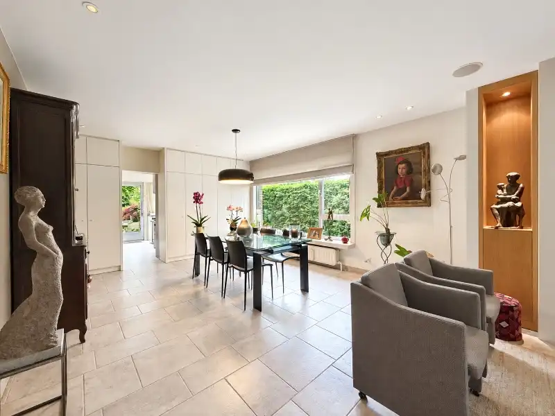Ruime woning met kantoor en prachtige tuin op toplocatie foto 5