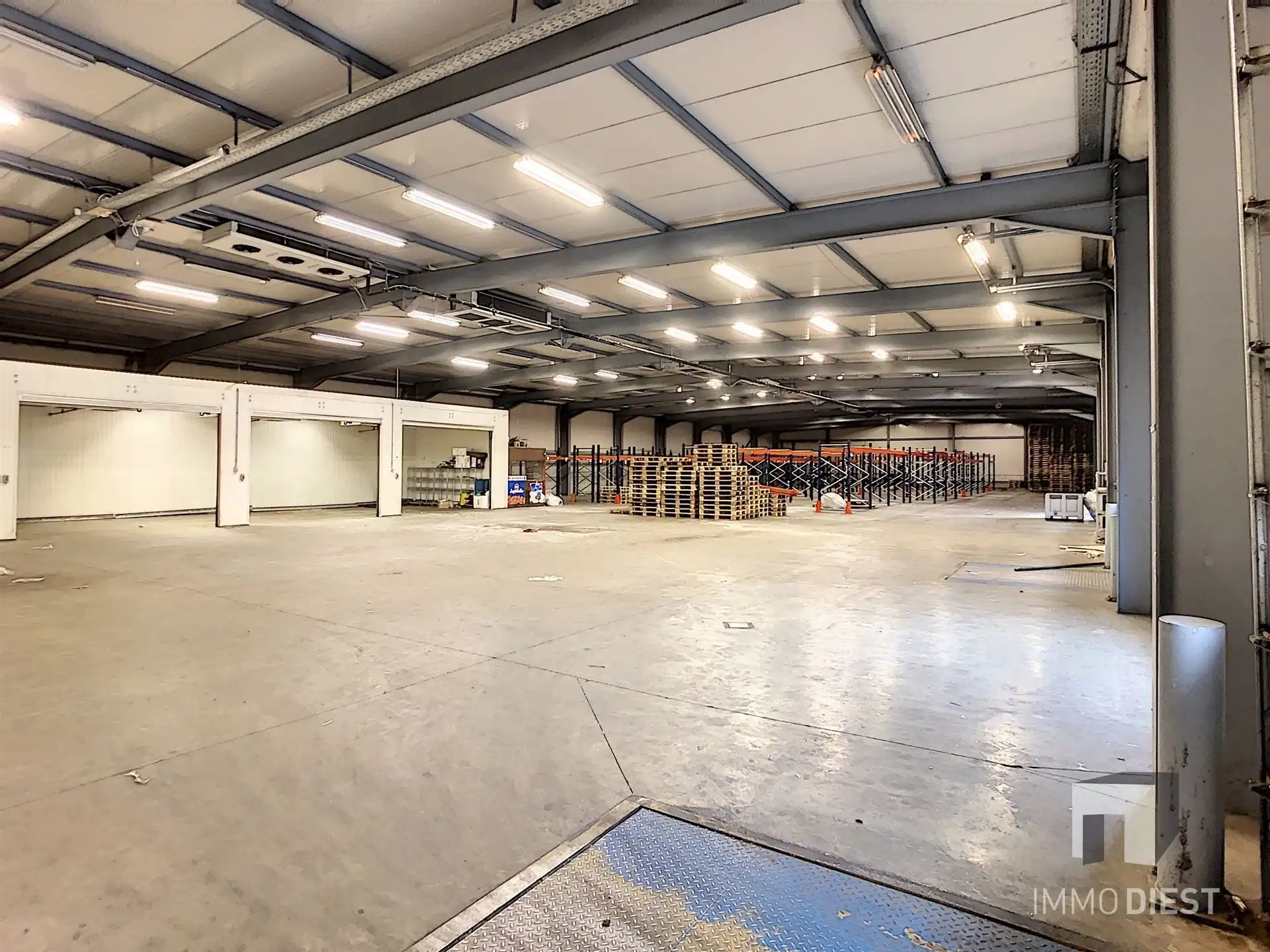 1500 M² GEKOELDE OPSLAG MET BURELEN  foto 13