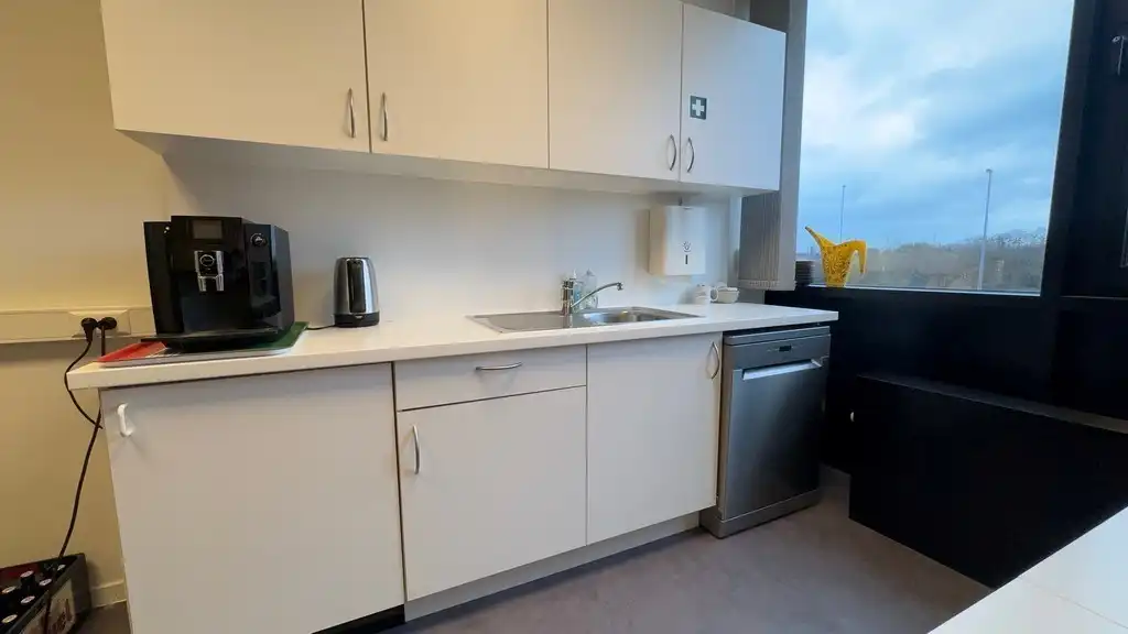 Ingedeelde kantoorruimte te huur met visibiliteit langs E17 in Gent foto 20