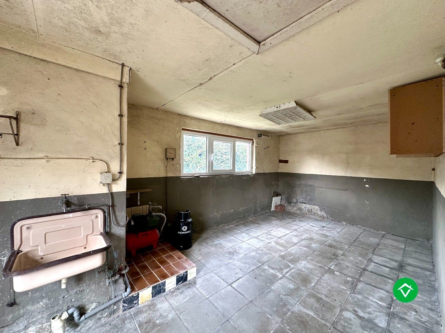 Alleenstaande woning met bakstenen garage en ruime tuin in Ichtegem foto 23
