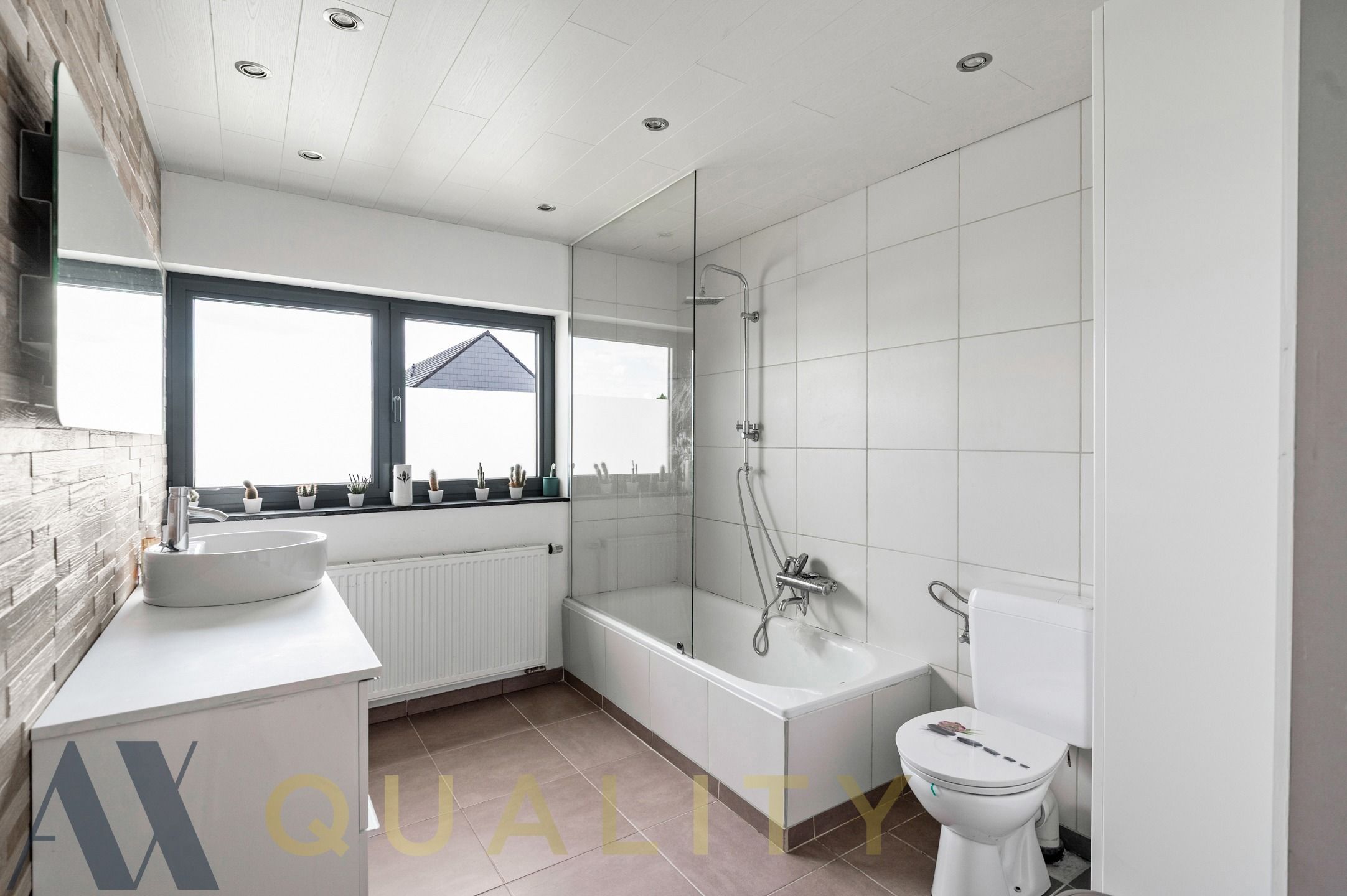 Instapklare recent energiezuinige (energielabel A) Half-open woning met  3 slpk. tuin en dubbele garage foto 5