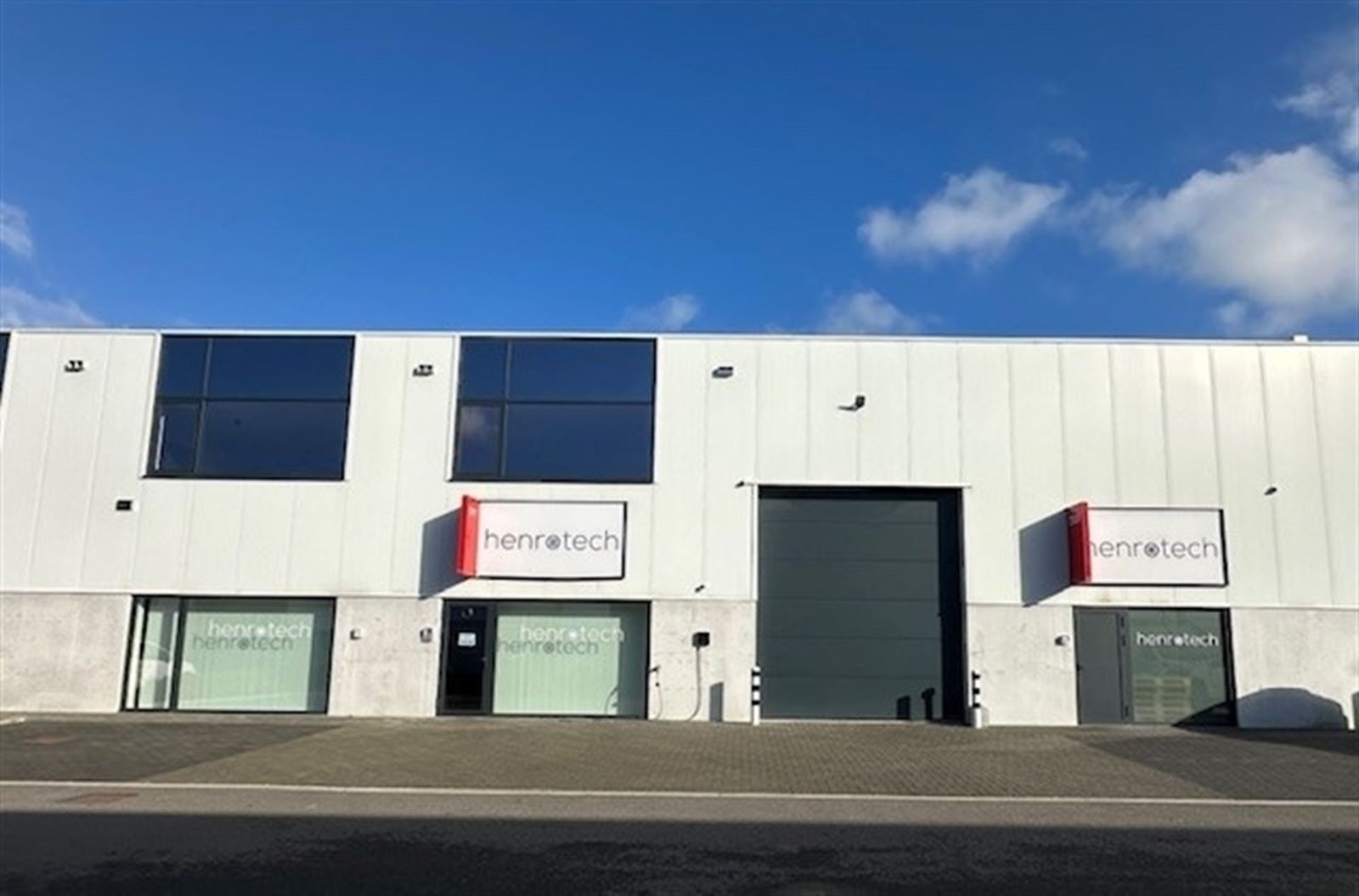 Bedrijfspand  in business park Gate 7 (ultramodern businesspark) foto {{pictureIndex}}