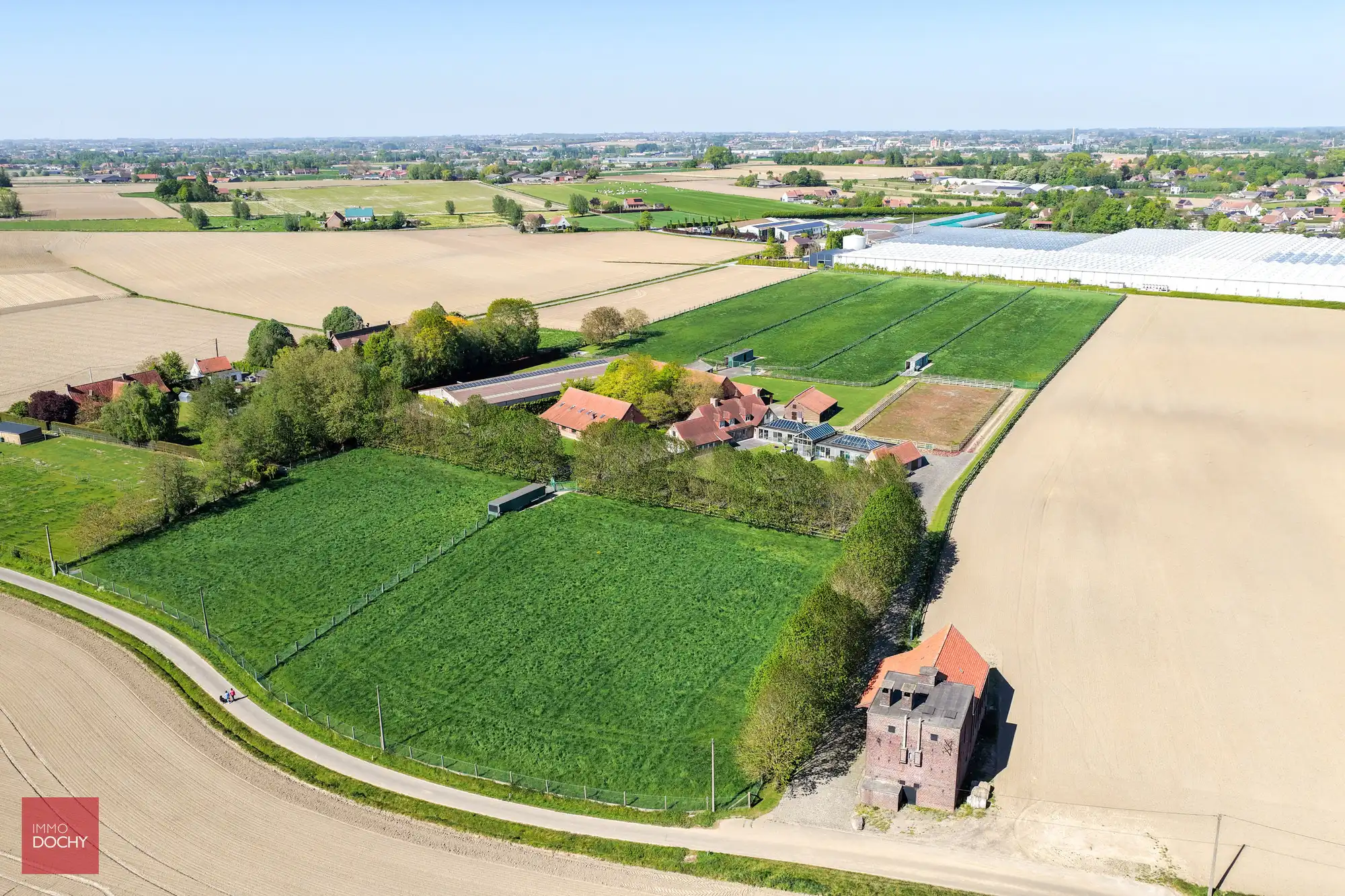 Vierkantshoeve met paardenaccommodatie op ca. 5,3ha foto 6