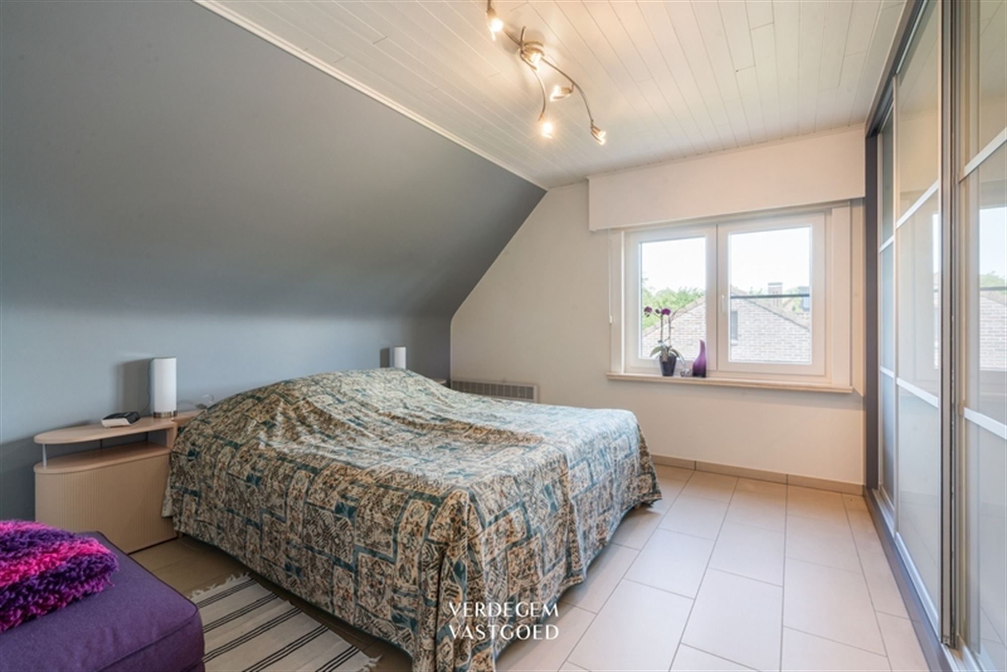 Prachtige villawoning in landelijke stijl met 3 slaapkamers, 3 garages en geniettuin foto 13