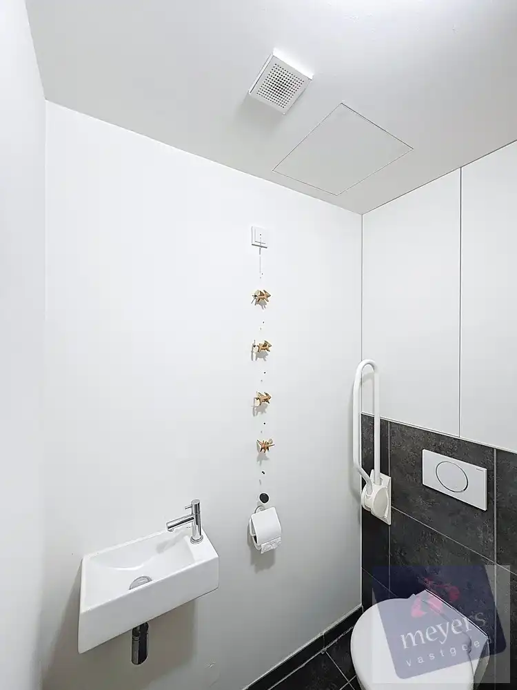 Assistentiewoning met terras en autostaanplaats in het hart van Hasselt foto 17