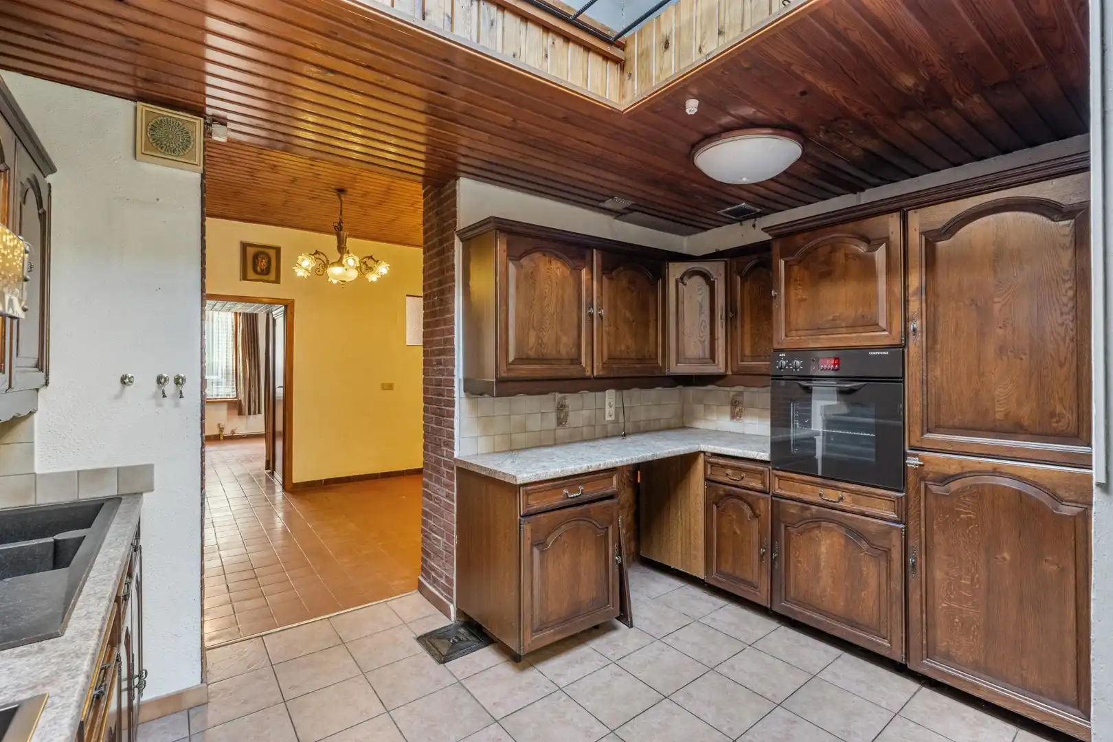 Rijwoning met veel potentieel en authentieke elementen te Evere foto 6