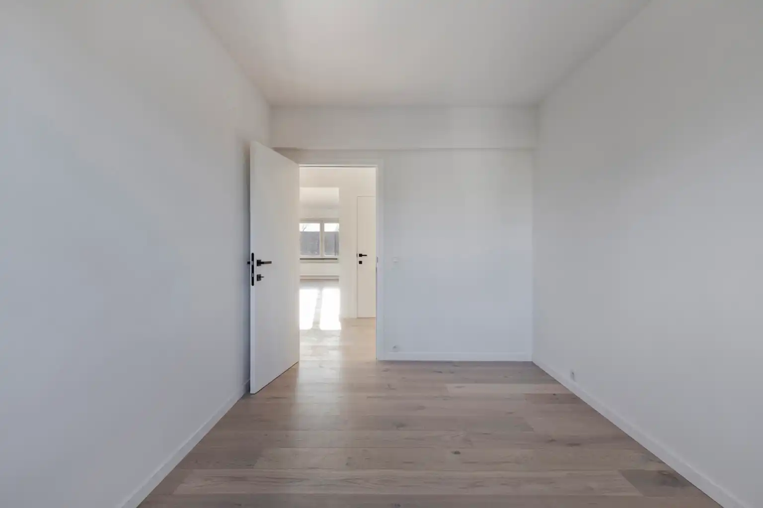 Volledig gerenoveerd en instapklaar 2 slaapkamer appartement foto 14