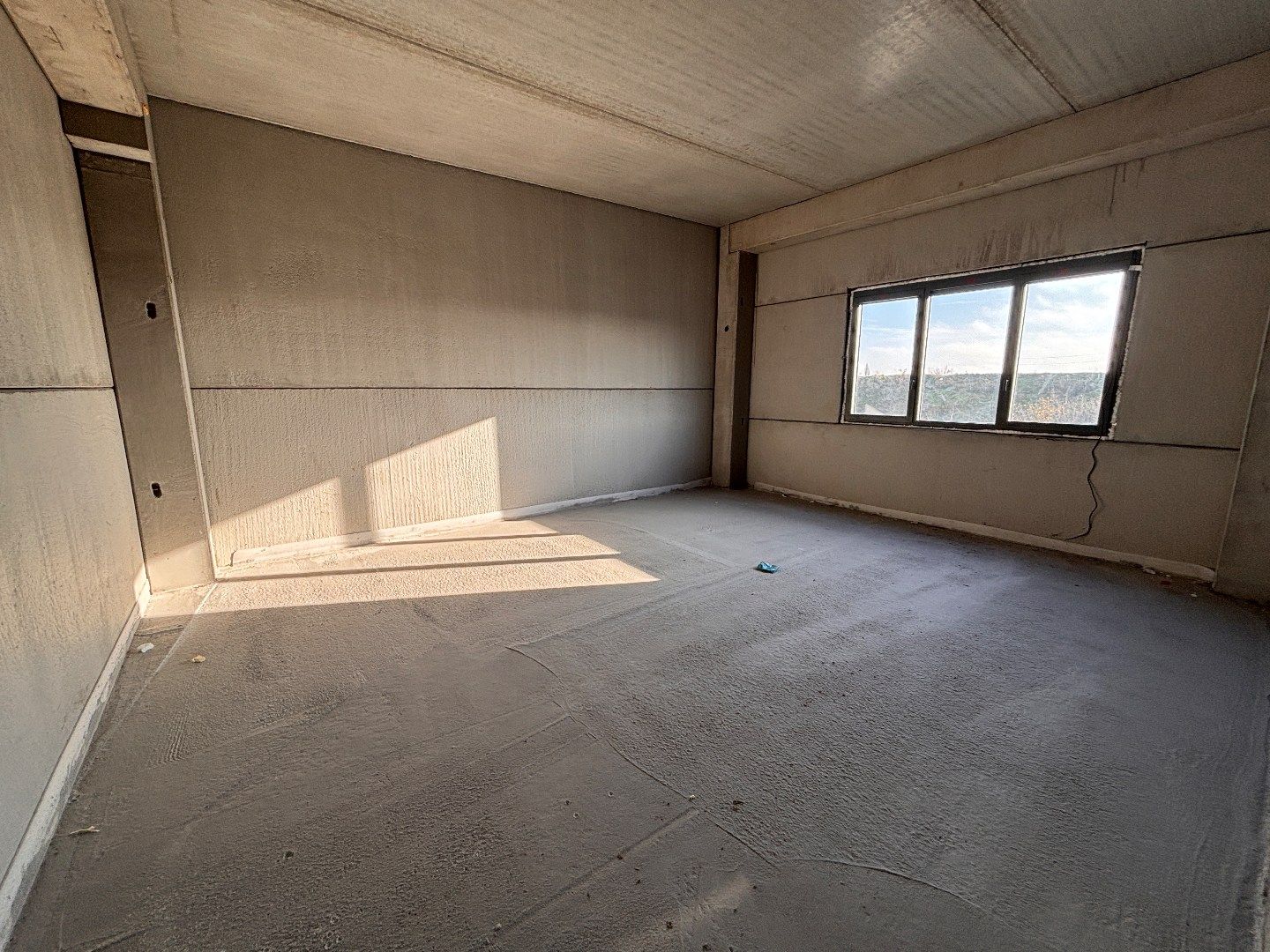 Logistieke bedrijfshal - 2765 m² - met 350 m² kantoren. Superligging! foto 9