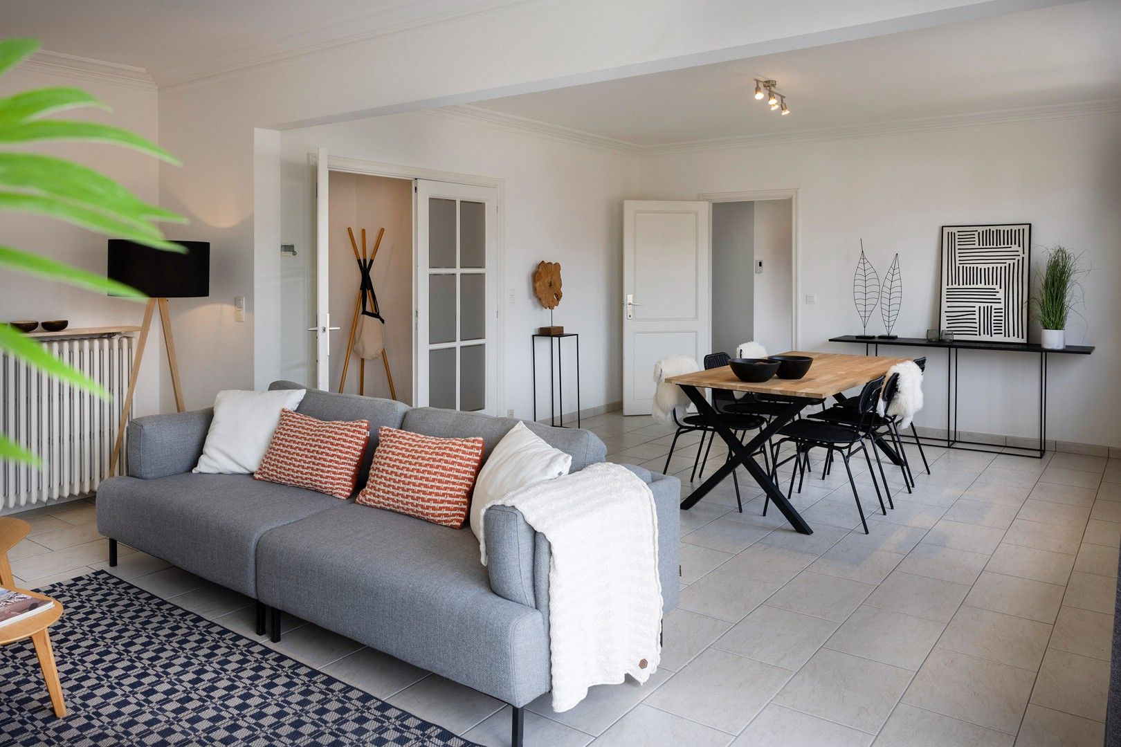 Groot appartement met 160 m² netto bewoonbare oppervlakte. foto 2