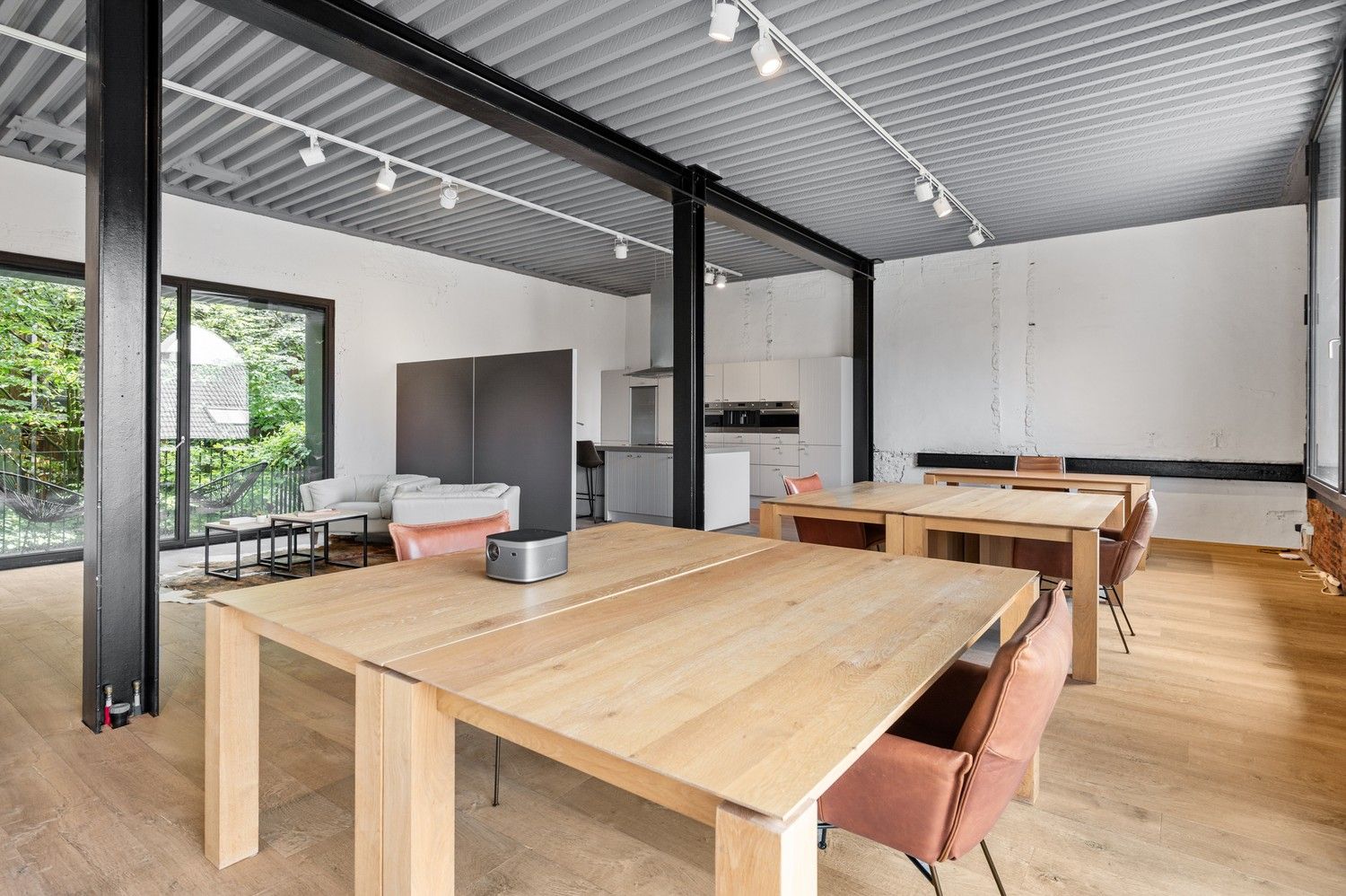 Inspirerend kantoor van ca. 140 m² te huur in het project Kanaal van Axel Vervoordt foto 8