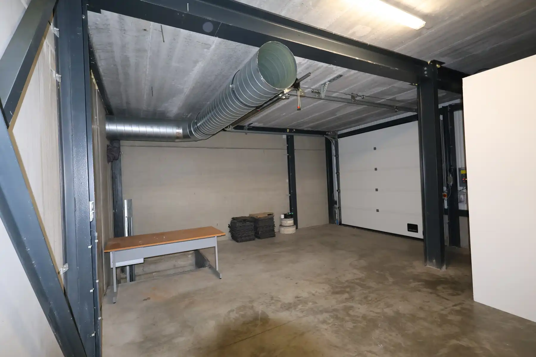 Opslagruimte/ winkelruimte van ca 200 m² op bedrijventerrein De Mil. foto 5