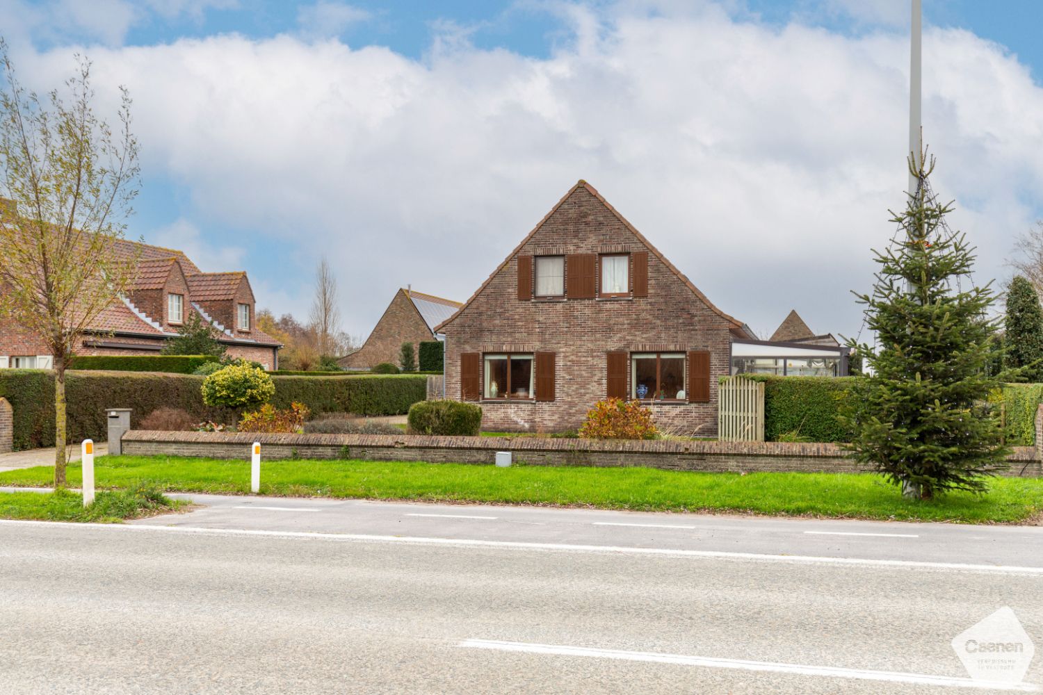 Charmante villa met tal van mogelijkheden en prachtige zongerichte tuin foto 31